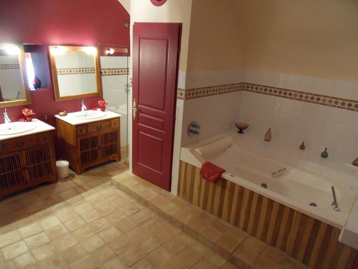 Domaine De L'Olibaou Bed & Breakfast Venelles Exterior photo