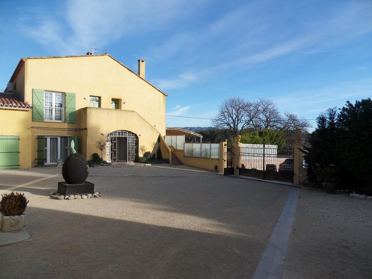 Domaine De L'Olibaou Bed & Breakfast Venelles Exterior photo